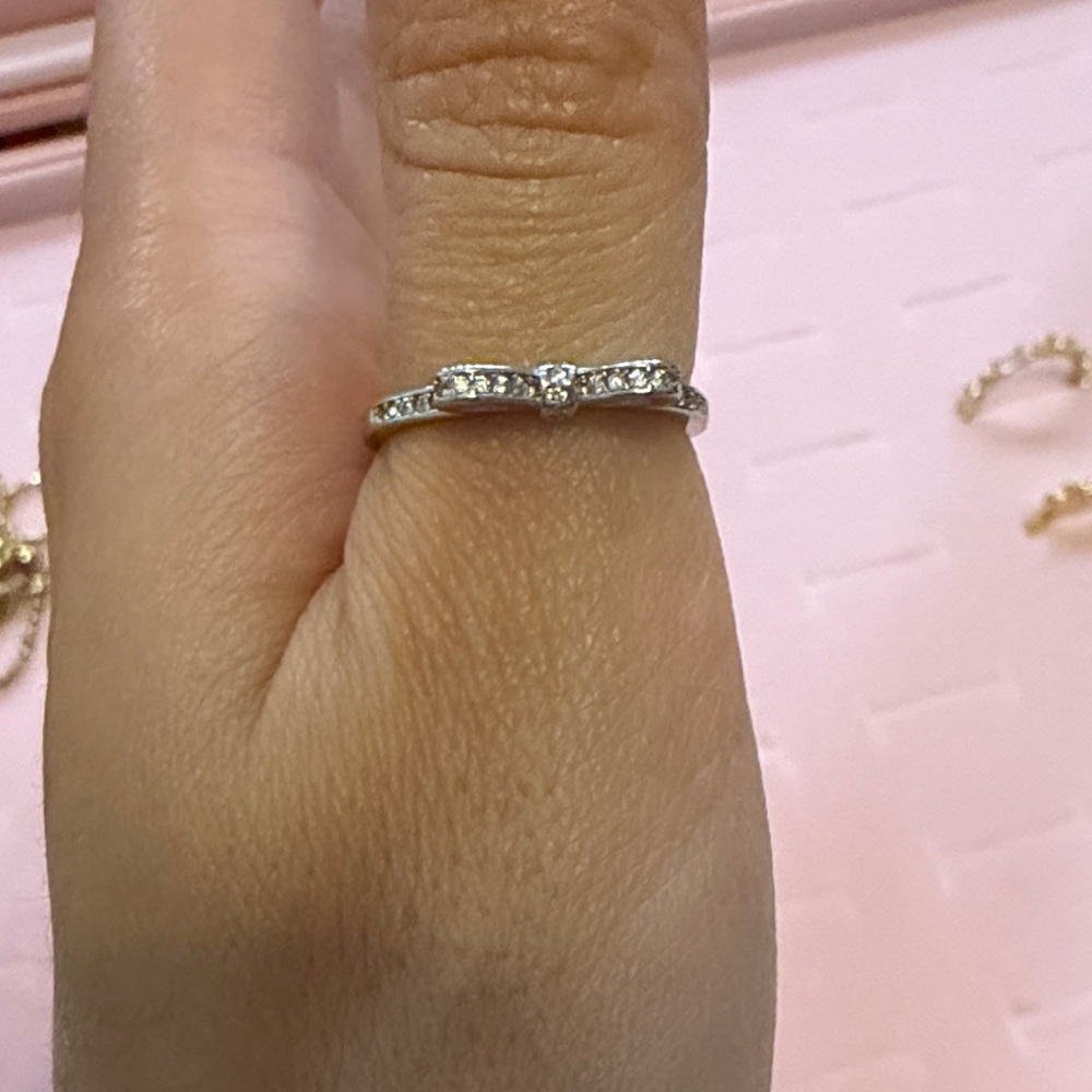 NWOT bow ring - Picture 2 of 2